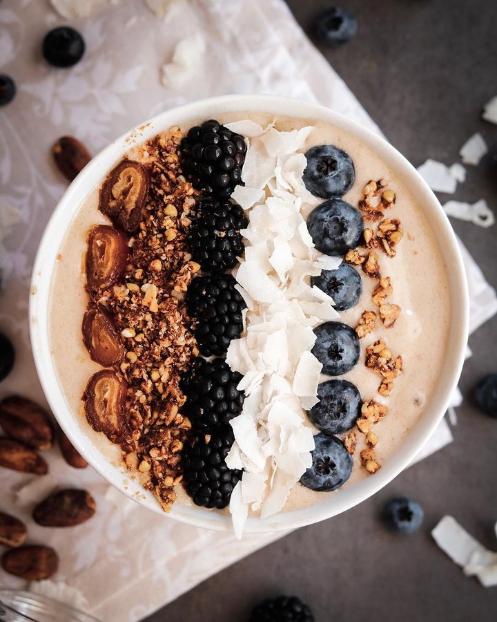 Instagram post by @live.love.peanuts for THRIVE Magazine. Caption reads: The Smoothie bowl porn goes on 💪🏽🤤
Made this....