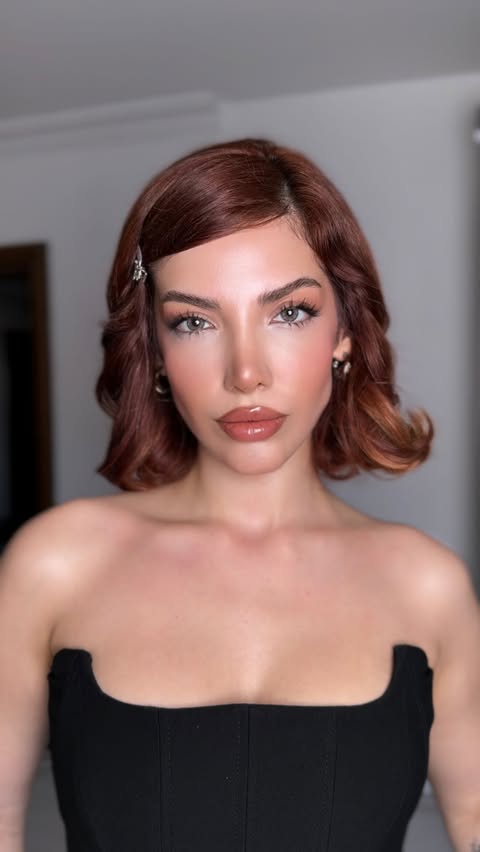 Instagram post by @aralemaa for New Well. Caption reads: @newwellmakeup ✨ #reklam.