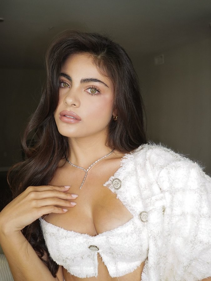 Instagram post by @saraorrego for GLAMIRA. Caption reads: Classic ✨ @glamira.