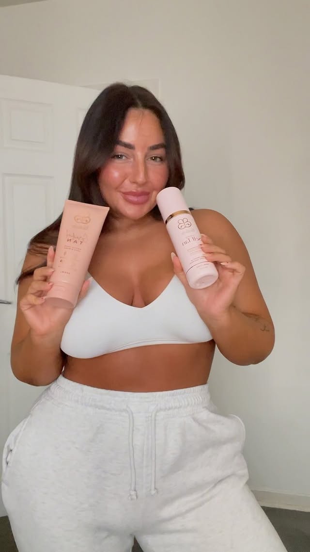 Instagram post by @carlakentx for BiaBelle Beauty. Caption reads: [...] gorgeous natural looking tan 💕☀️....