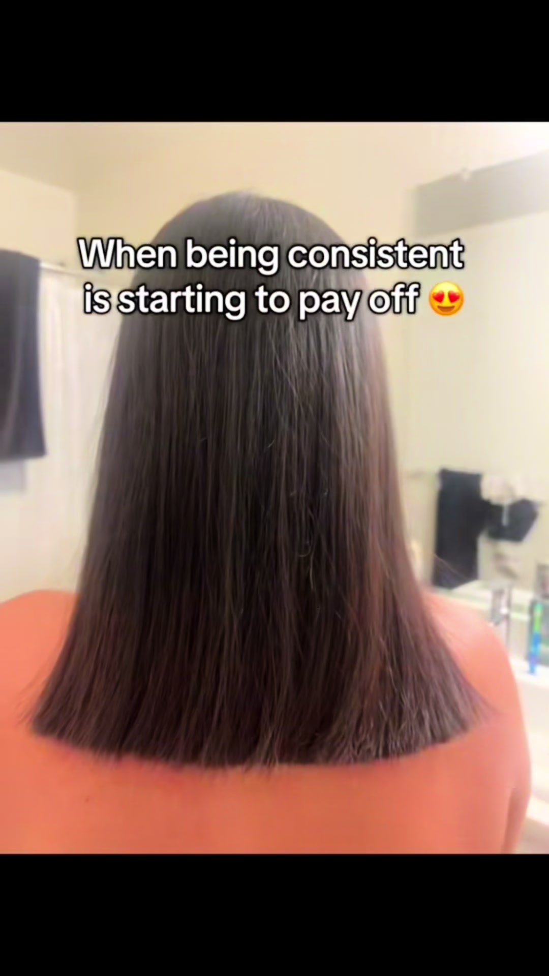 TikTok post by @_isamama_ for LIA Organics. Caption reads: [...] 😍 #hairgrowthjourney #hairoiling @LIA....