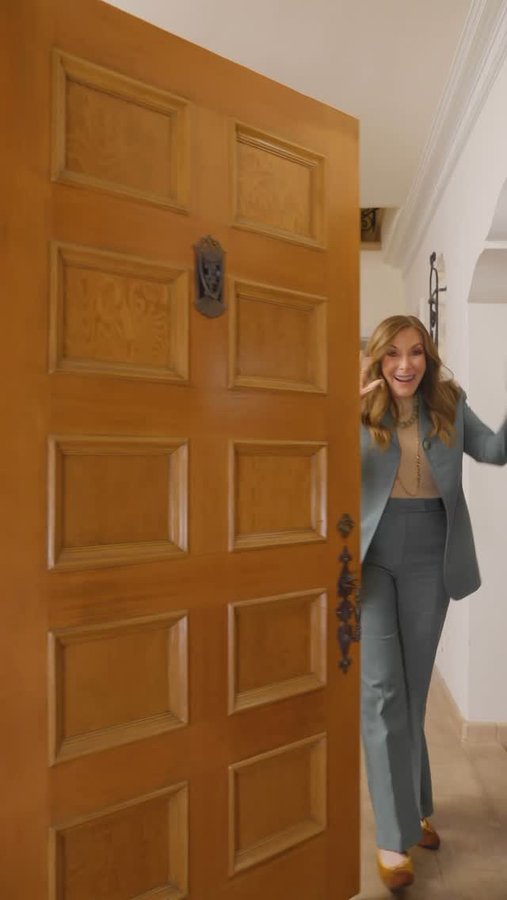 Instagram post by @mindyweiss for Apartment Therapy. Caption reads: [...] I’ve partnered with @airwickus x....