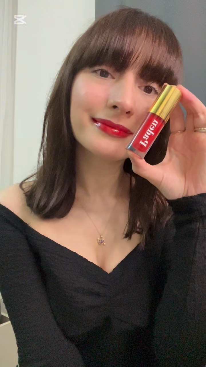 Instagram post by @senaachan for Flormar. Caption reads: Selammmm bir şeyler denedik 🥰❤️

#makeup....