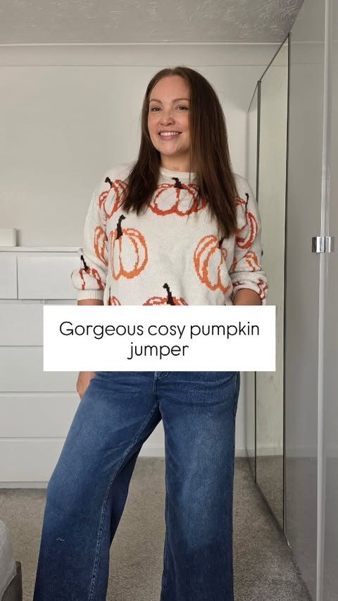 Instagram post by @samantha_ava_grace for BloomChic. Caption reads: [...] blend so super cosy Jumpers and jeans....