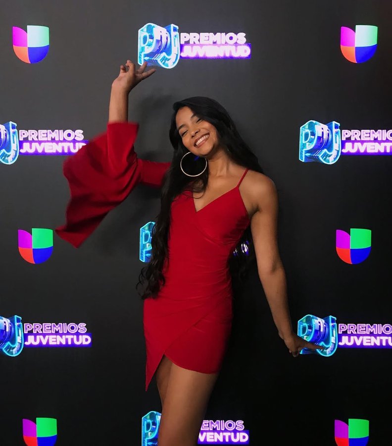 Instagram post by @mykamontoya for Univision. Caption reads: [...] see perform? 👀🎶🔥 Tune in @7PM/6c on....