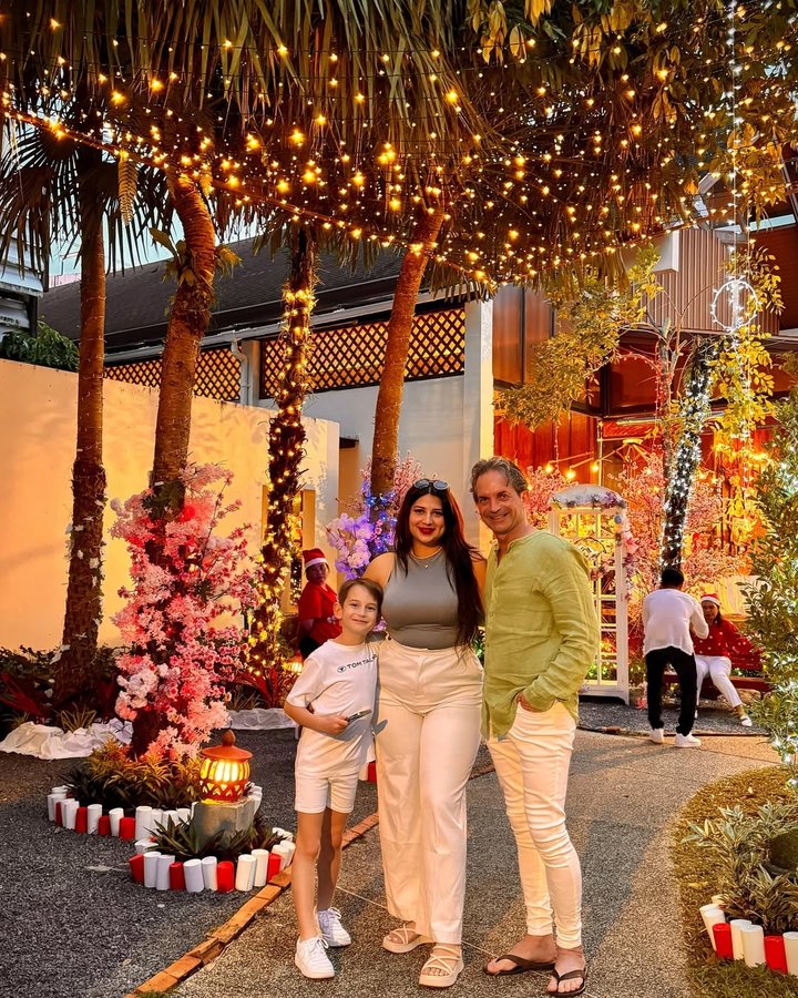 Instagram post by @oneandahalfvriesl for Tourlane. Caption reads: GRATEFUL FOR WHERE I AM AT,
EXCITED ABOUT WHERE....