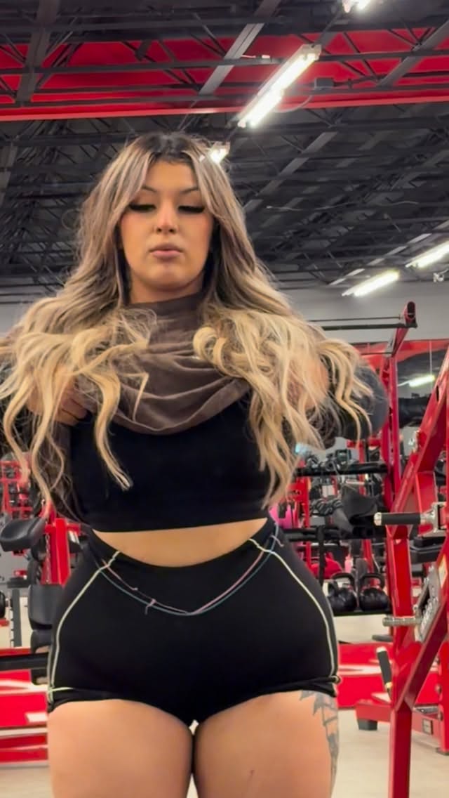 Instagram post by @sweetgainzzz for Buffbunny Collection. Caption reads: Quick & effective smith machine leg day for the....