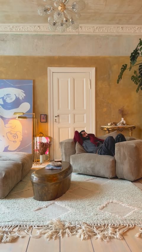 Instagram post by @idan_paintingathome for Vetsak. Caption reads: Build the @vetsak with me 😌
#wintervibes☃️....