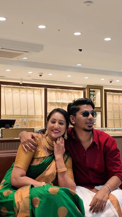Instagram post by @iam_skm_ for Joyalukkas. Caption reads: [...] brighter with the amazing offers at....