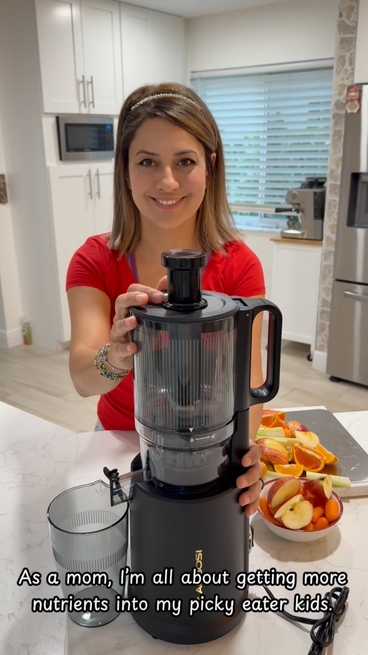 Instagram post by @ugc_nazz for Aobosi. Caption reads: 🥒🍎 Fresh juice, zero hassle!
The Aobosi Slow....