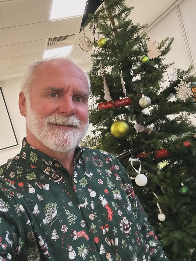 Instagram post by @richardgodfrayhoare for Yiume. Caption reads: [...] my new “Classic Christmas” shirt from Yiume®....