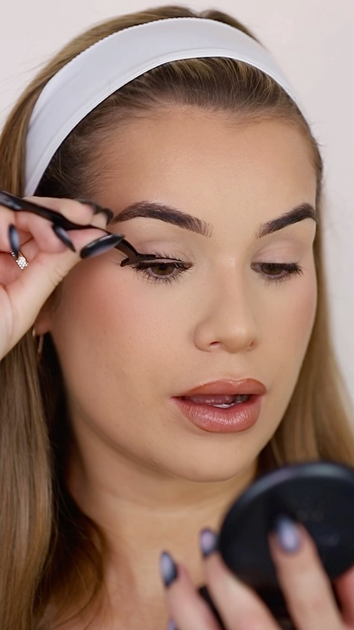 Instagram post by @sylviagani for Eylure. Caption reads: The ultimate cat eye falsies 😍
@EylureOffical....