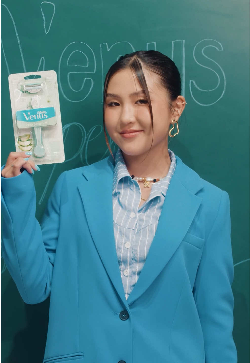 TikTok post by @jessie.shen for Gillette Venus. Caption reads: A nova Venus pele sensivel é a solução para seus....