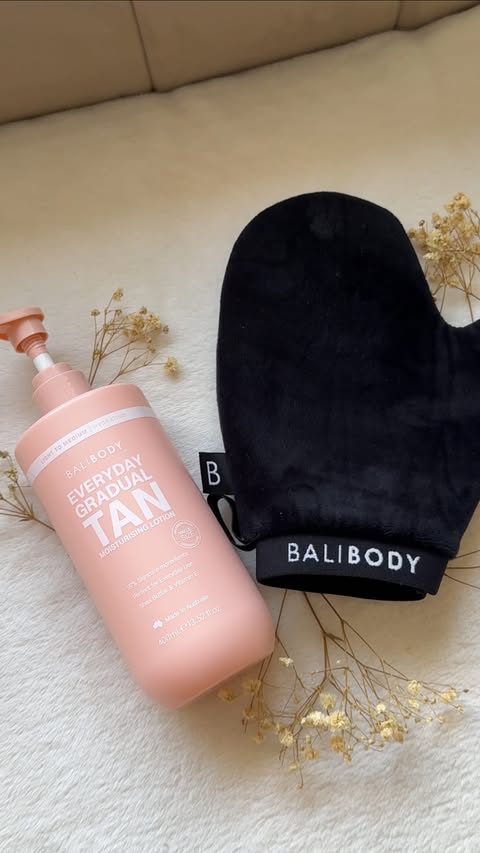Instagram post by @itsjuliaxoxox for BALI BODY. Caption reads: [...] 400ml of effortless glow? Say less🫶🏼....