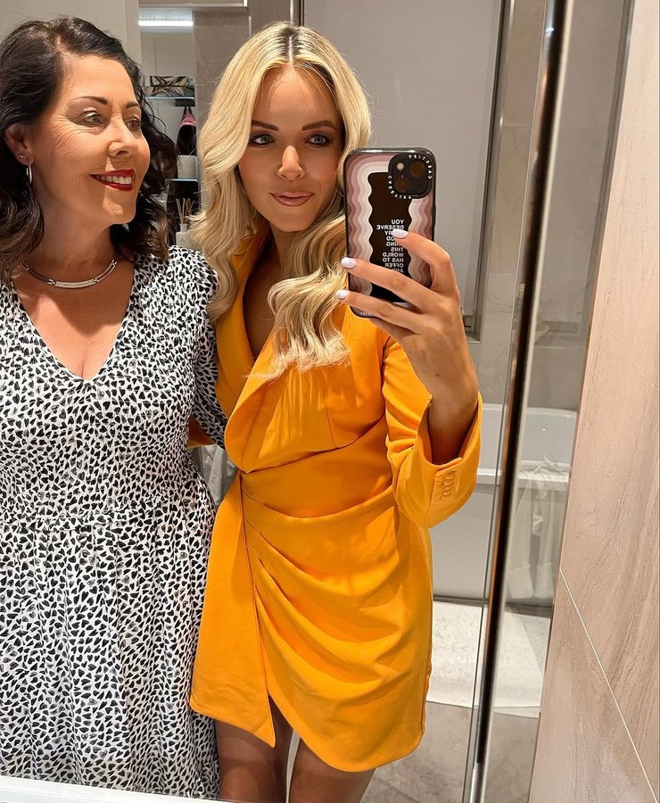 Instagram post by @hannahcjsaunders for This Works. Caption reads: My Mum ♥️ So lucky to have such an amazing mum who....