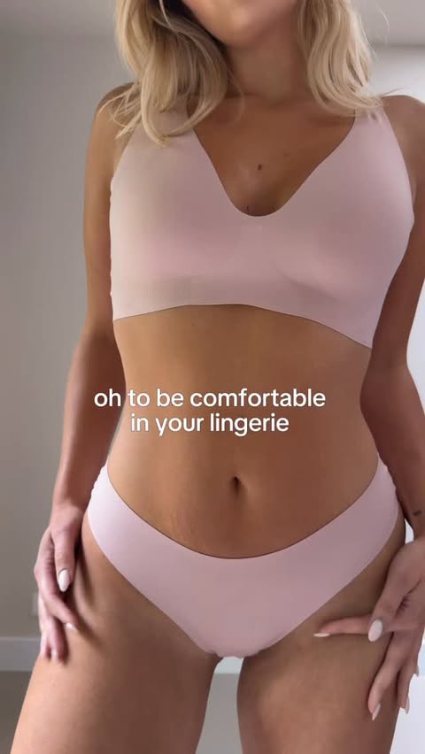 Instagram post by @isadeejansen for Hunkemöller. Caption reads: feeling comfy in the new super comfort bra from....