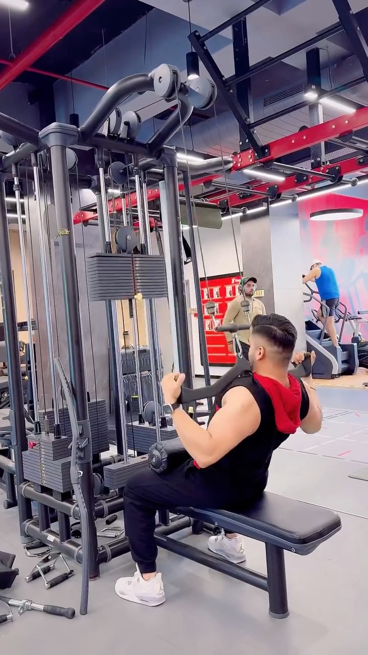 Instagram post by @divyank_chandra for Myprotein ME. Caption reads: 🔥PULL WORKOUT with @myproteinin 💪🏻💯
⭐️Taste....