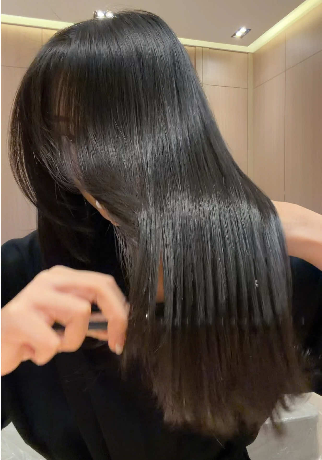 TikTok post by @janeabys for L’Oréal Paris Indonesia. Caption reads: sebagus itu #ExtraordinaryOilMask dari @L'Oreal....
