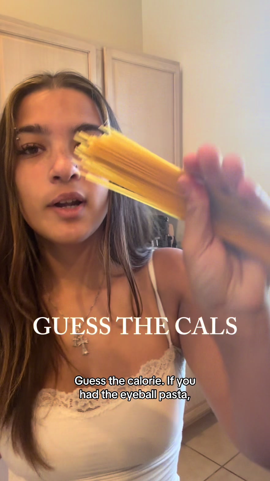 TikTok post by @everlymoon for Etekcity. Caption reads: #caloriedeficit #foodscale #Etekcitysmartscale....