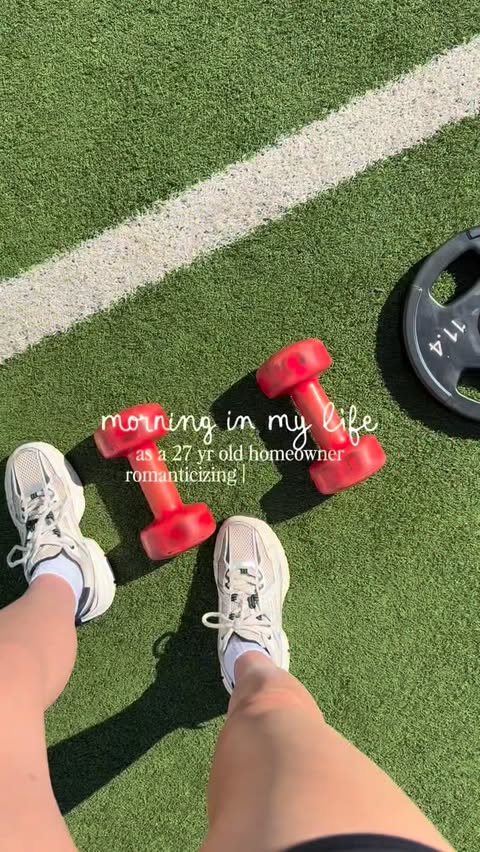 Instagram post by @itserinconfortini for Garmin. Caption reads: [...] + how I track my healthy habits with my....