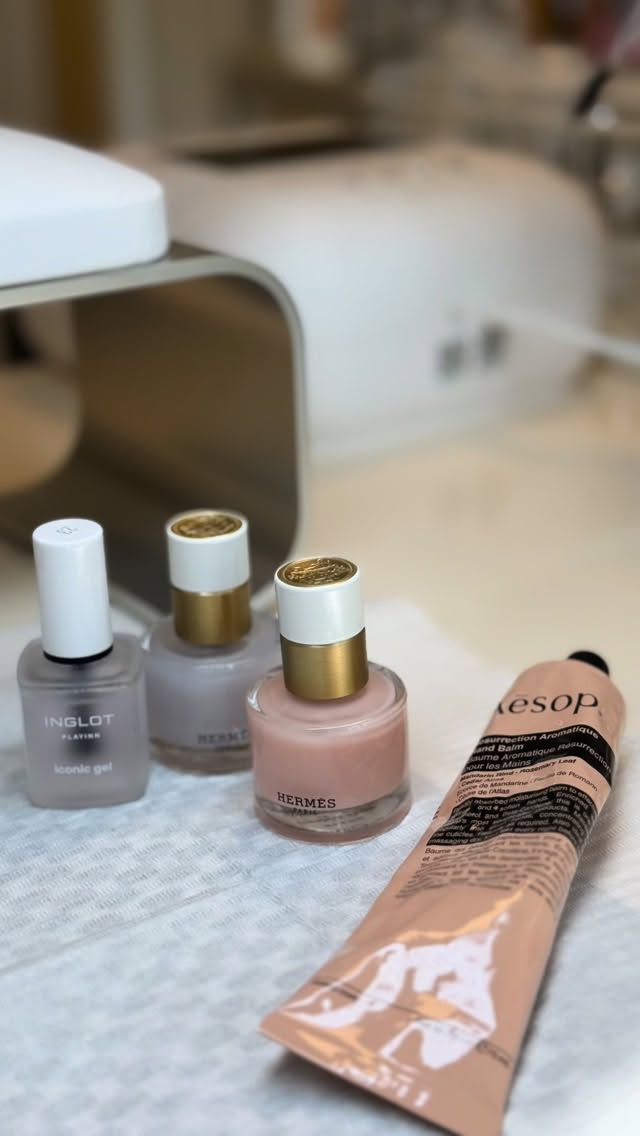 Instagram post by @minailbeauty for Aesop. Caption reads: Purely clean, purely aesthetic 🫧 /reklam.