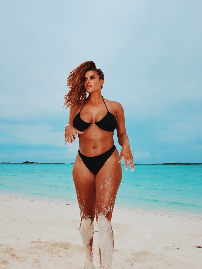 Instagram post by @joytaylortalks for Frankies Bikinis. Caption reads: Vampy Beach in @frankiesbikinis.