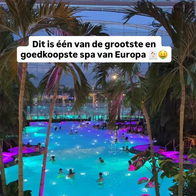 Instagram post by @travels.lau for Skyscanner. Caption reads: ✨ Dit is één van de grootste en goedkoopste....
