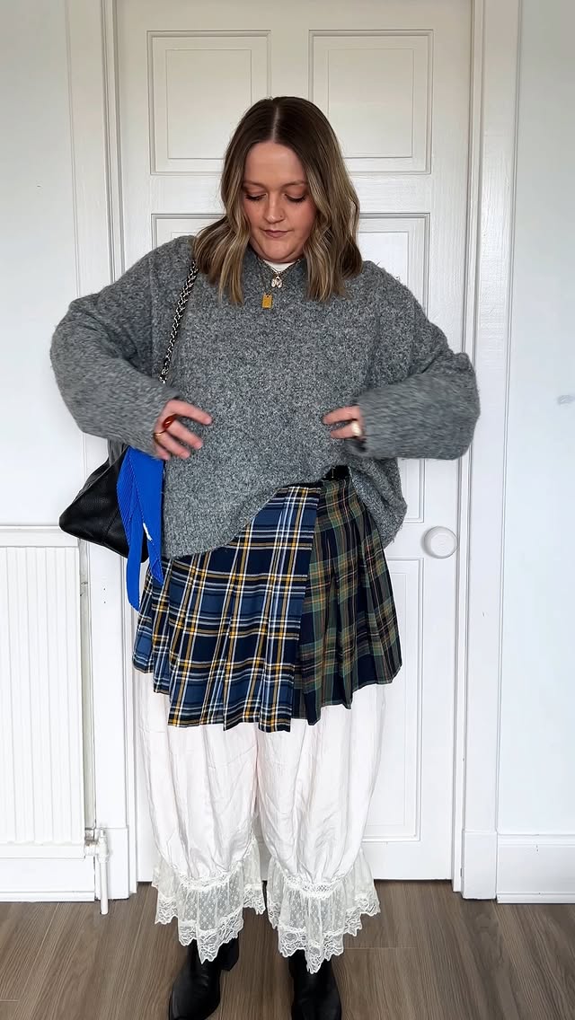 Instagram post by @the_trendyscot for Pom Pom London. Caption reads: [...] @regardelecielcollection ** Bag:....