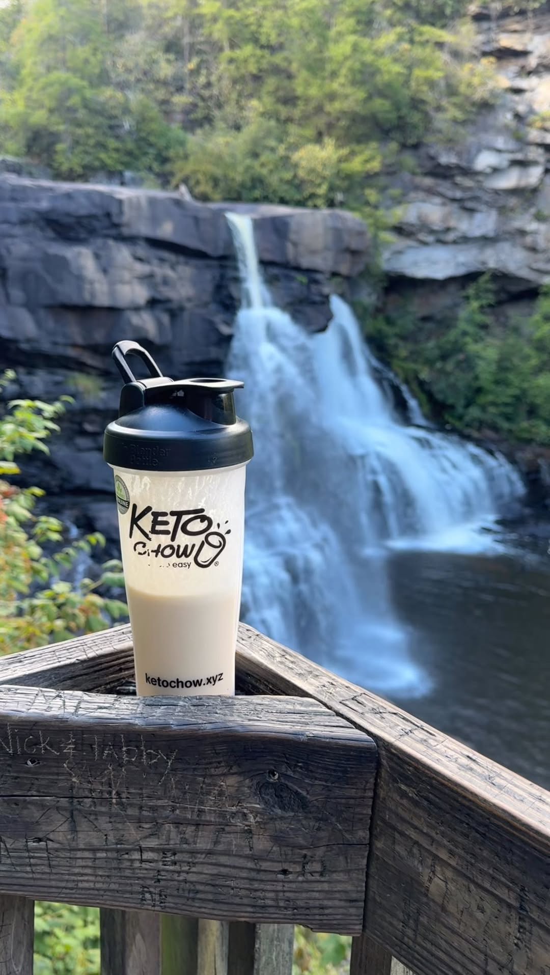 Instagram post by @the_keto_dealer for Keto Chow. Caption reads: ⌛️ So many people want instant results! 

But....