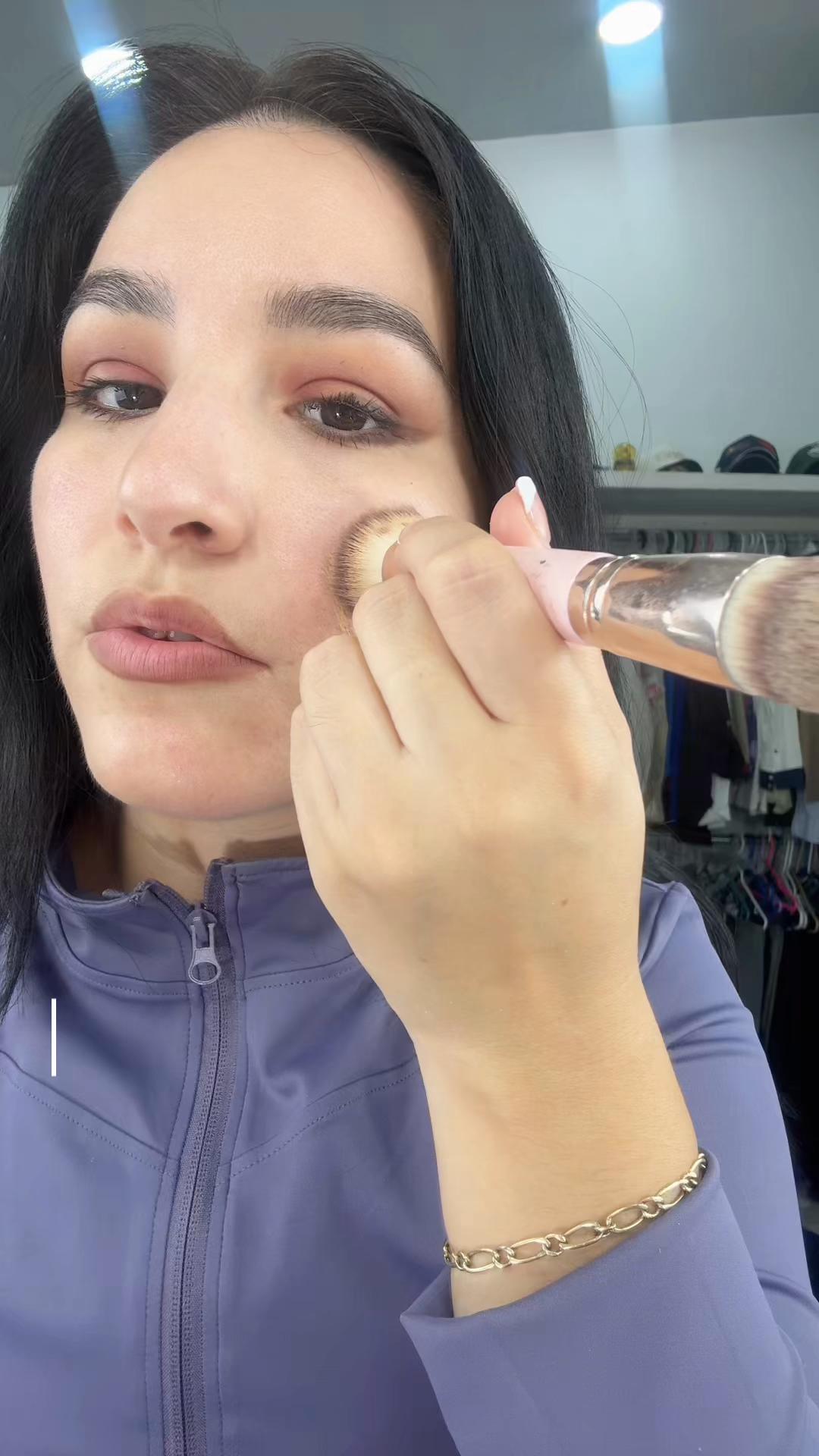TikTok post by @stephanierivassil for Ultramo. Caption reads: [...] Maquillaje Mate 30 ml con SPF 15 PA ++....