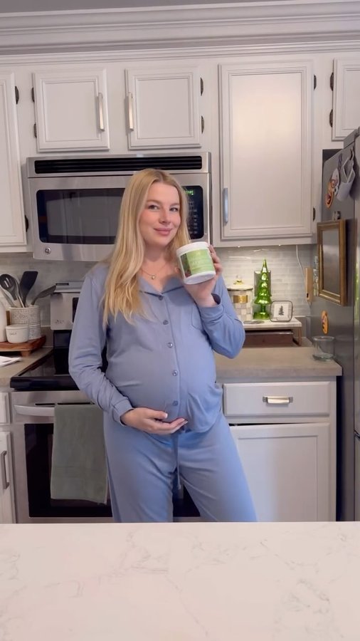 Instagram post by @allisclare for Boobie Superfoods. Caption reads: [...] code allisclare_20  for 20% off!....