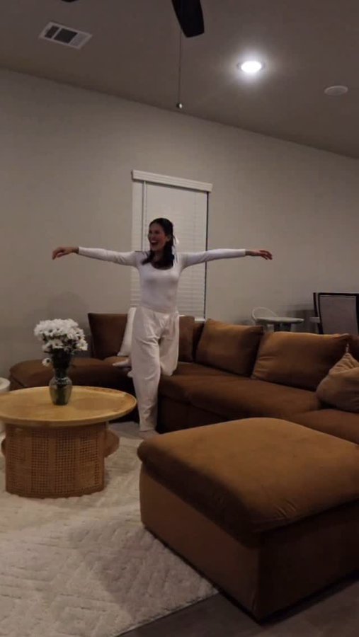 Instagram post by @lizzyarredondoo for Mopio. Caption reads: [...] is difficult but we recently got our mopio....