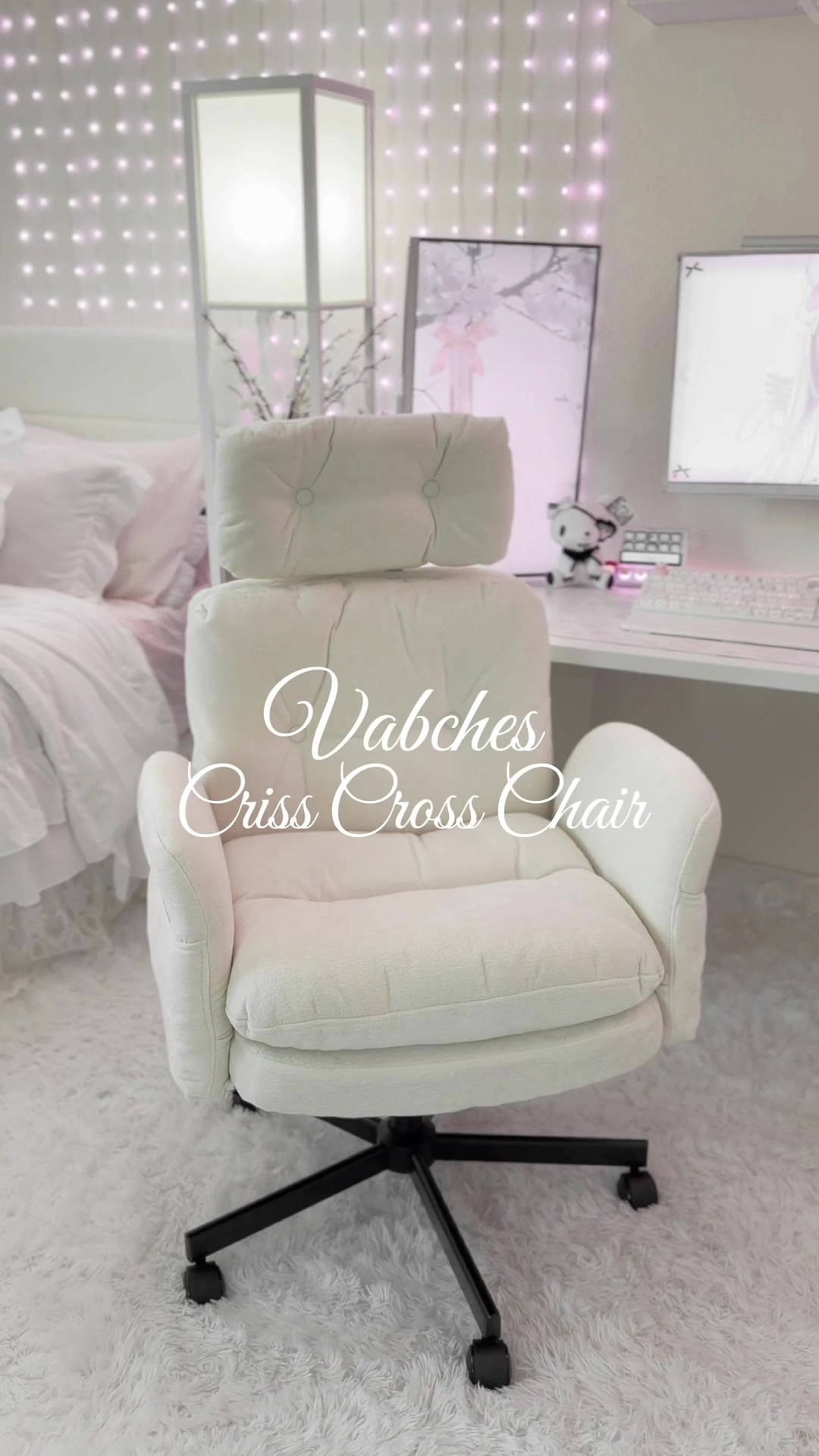 TikTok post by @fleurisx for Vabches. Caption reads: [...] keep your things right next to you 💗....