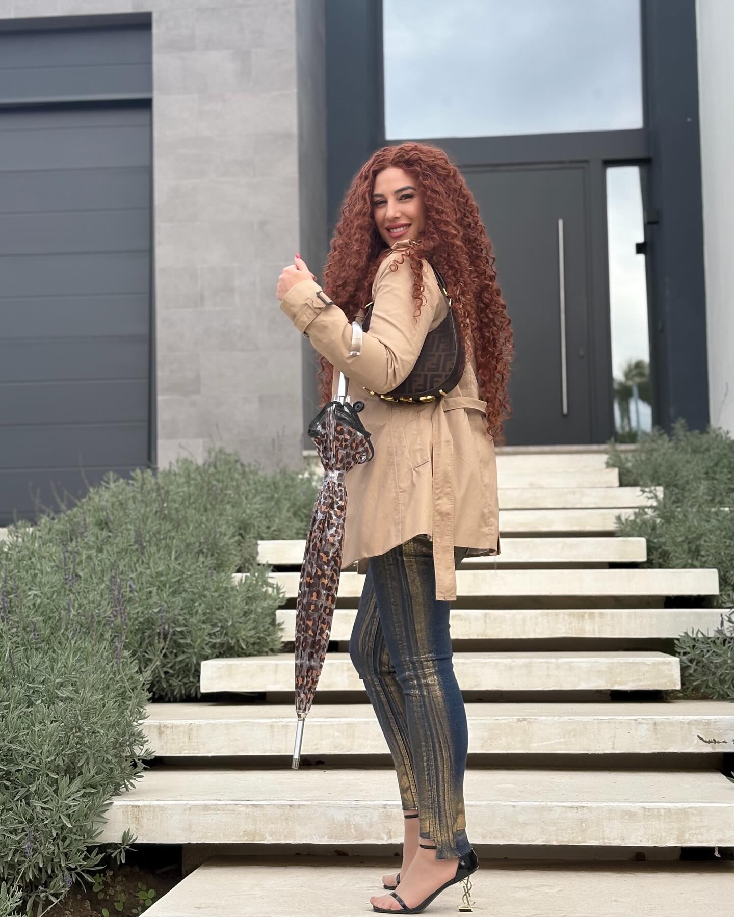 Instagram post by @marikilla_88 for Isotoner. Caption reads: Regalo de Isotoner 
#isotoner....