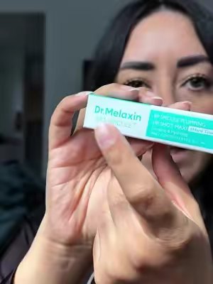 TikTok post by @nallelyniebla for DR MELAXIN SKIN. Caption reads: [...] #lipfillers #ugccontentcreator @DR MELAXIN....