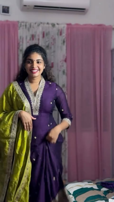 Instagram post by @review_with_neerutty for Shopsy. Caption reads: Comment for link😍.