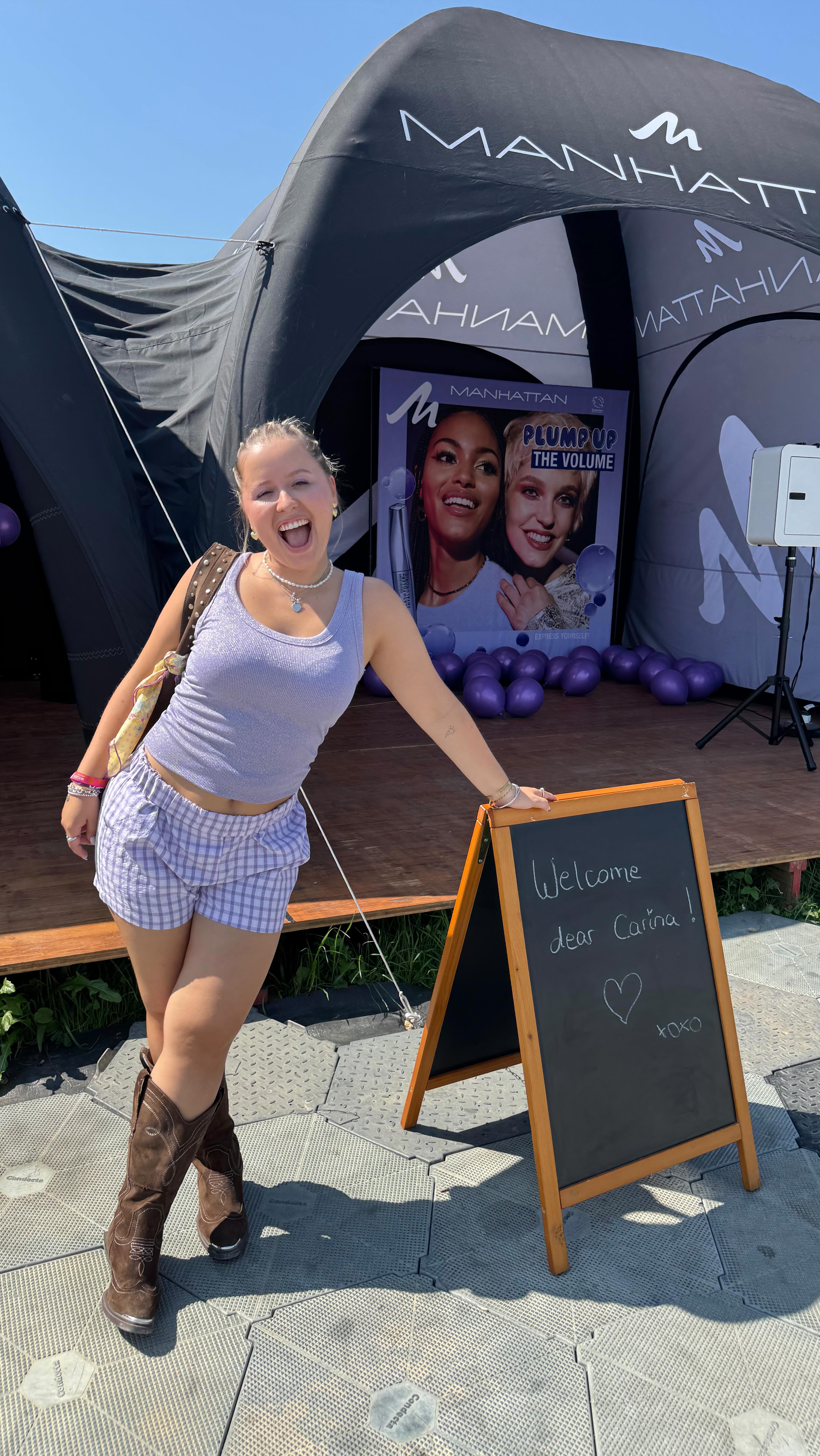 Instagram post by @carinadezwerg for Manhattan. Caption reads: werbig/ es isch soso cool gsi!⭐️💜Verlosung fünf....