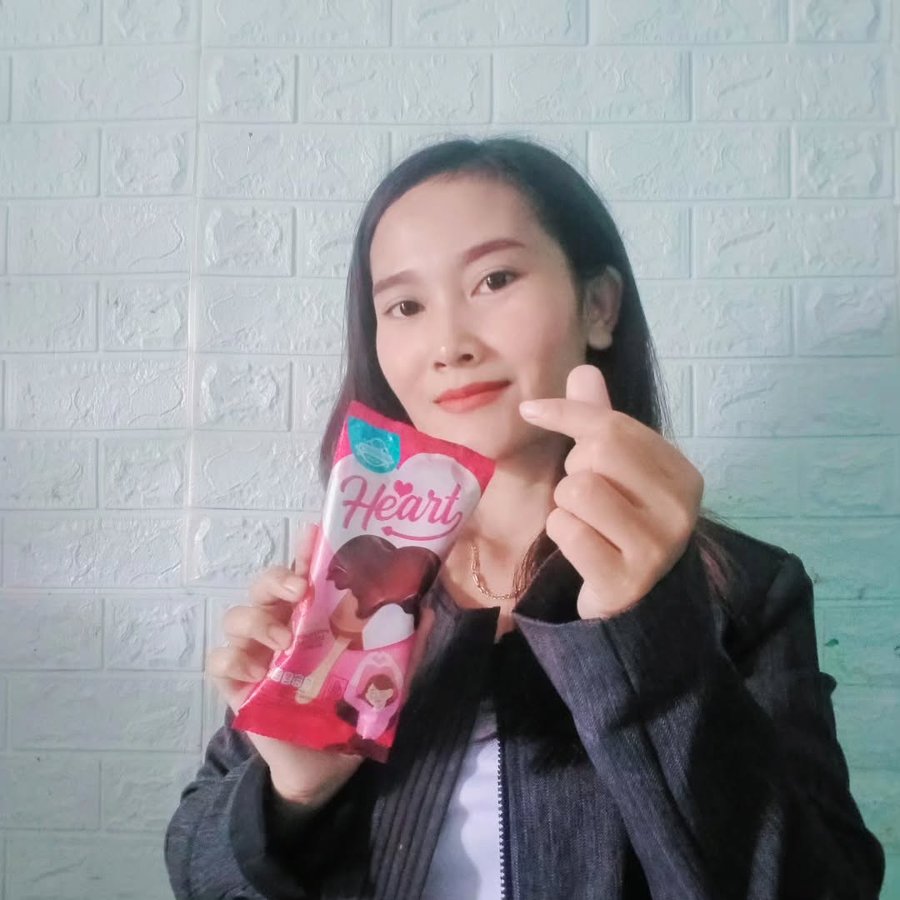 Instagram post by @hariatikzai_ for kumparan. Caption reads: [...] Follow ig nya @campinaicecream dan....