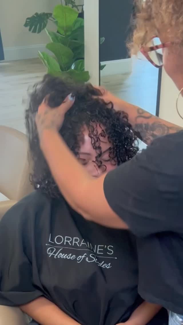 Instagram post by @lorrainefredbeauty for Ouidad. Caption reads: [...] patterns & a past bad experience — but with....