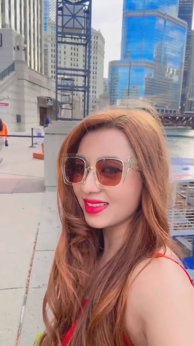 Instagram post by @samaira_bellasimo for Visit The USA. Caption reads: [...] corner ❤️🖤 @newyorkcity.explore....