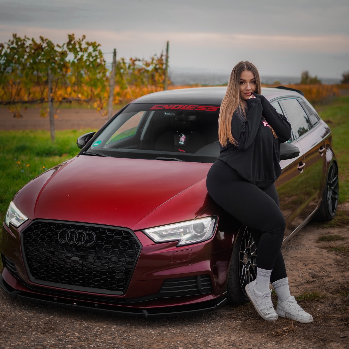 Instagram post by @hellisaudi3 for Teveo. Caption reads: [...] the weather is actually so cold😆 .
 @teveo....