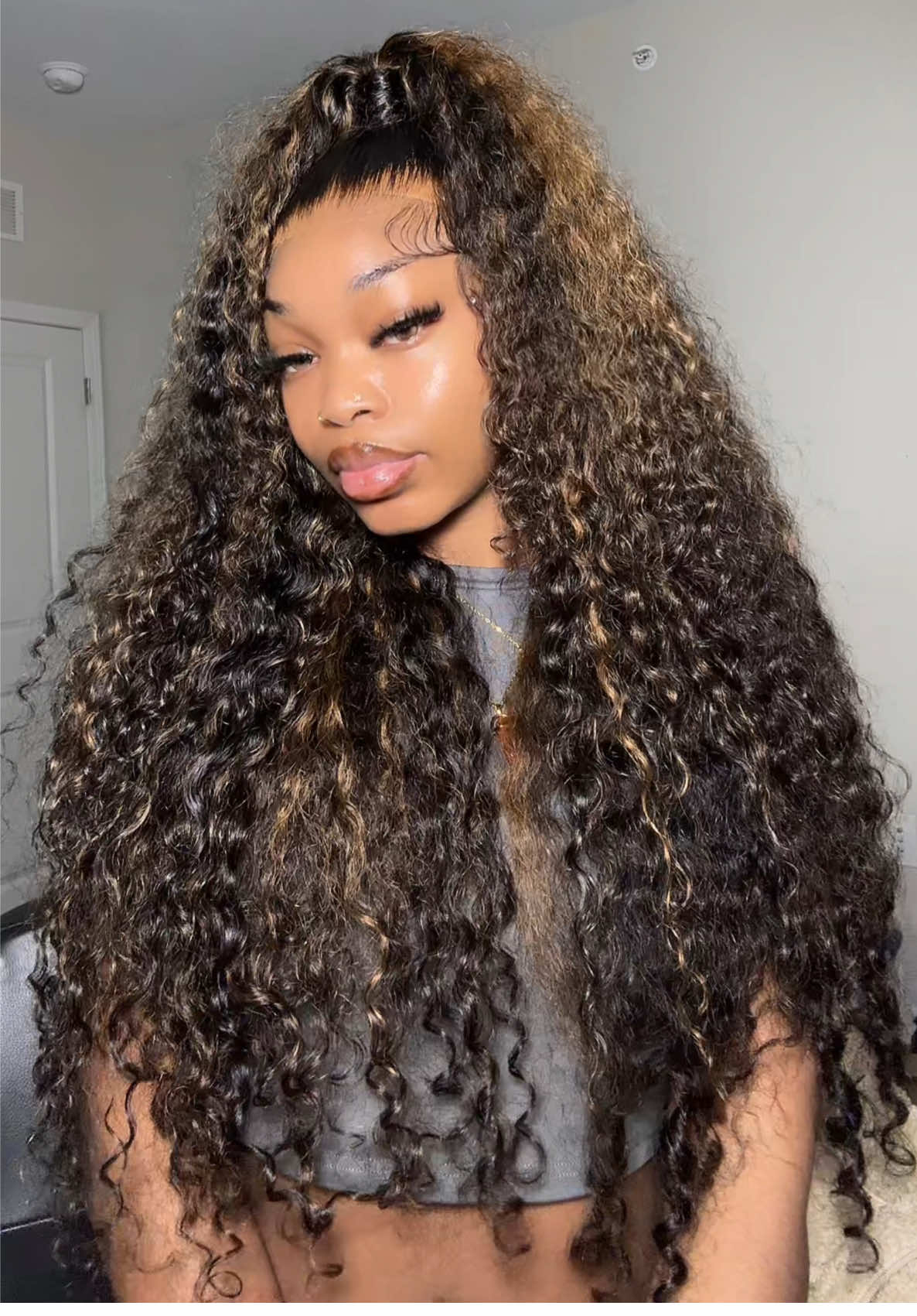 TikTok post by @naisaaboo for Amanda Hair. Caption reads: [...] up half down style on this wig from....
