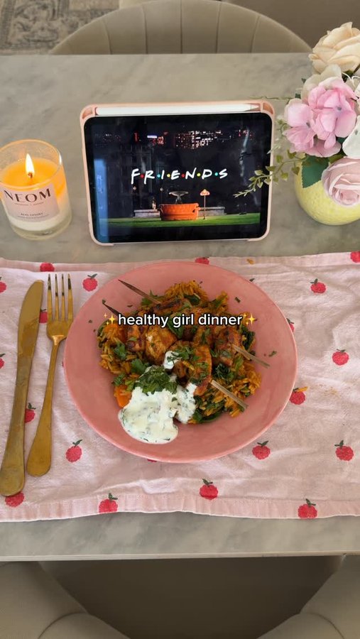 Instagram post by @fitnesswithsaz for hollister. Caption reads: healthy girl dinner idea 🧸💌👩🏼‍🍳 happy Friday....