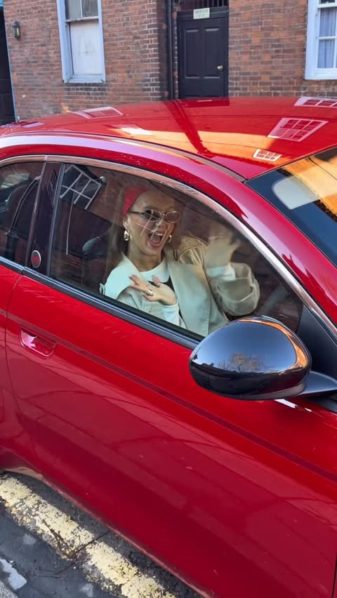 Instagram post by @francescaleslie_ for FIAT. Caption reads: [...] with my favourite people and my RED Fiat....