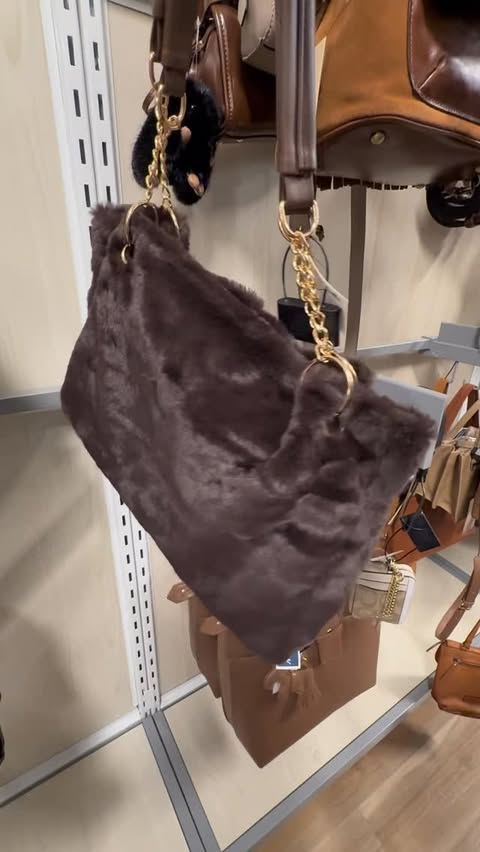 Instagram post by @eggsandbunnies for Marshalls. Caption reads: Shopping is my favorite 🎄
#Christmas #shopping....