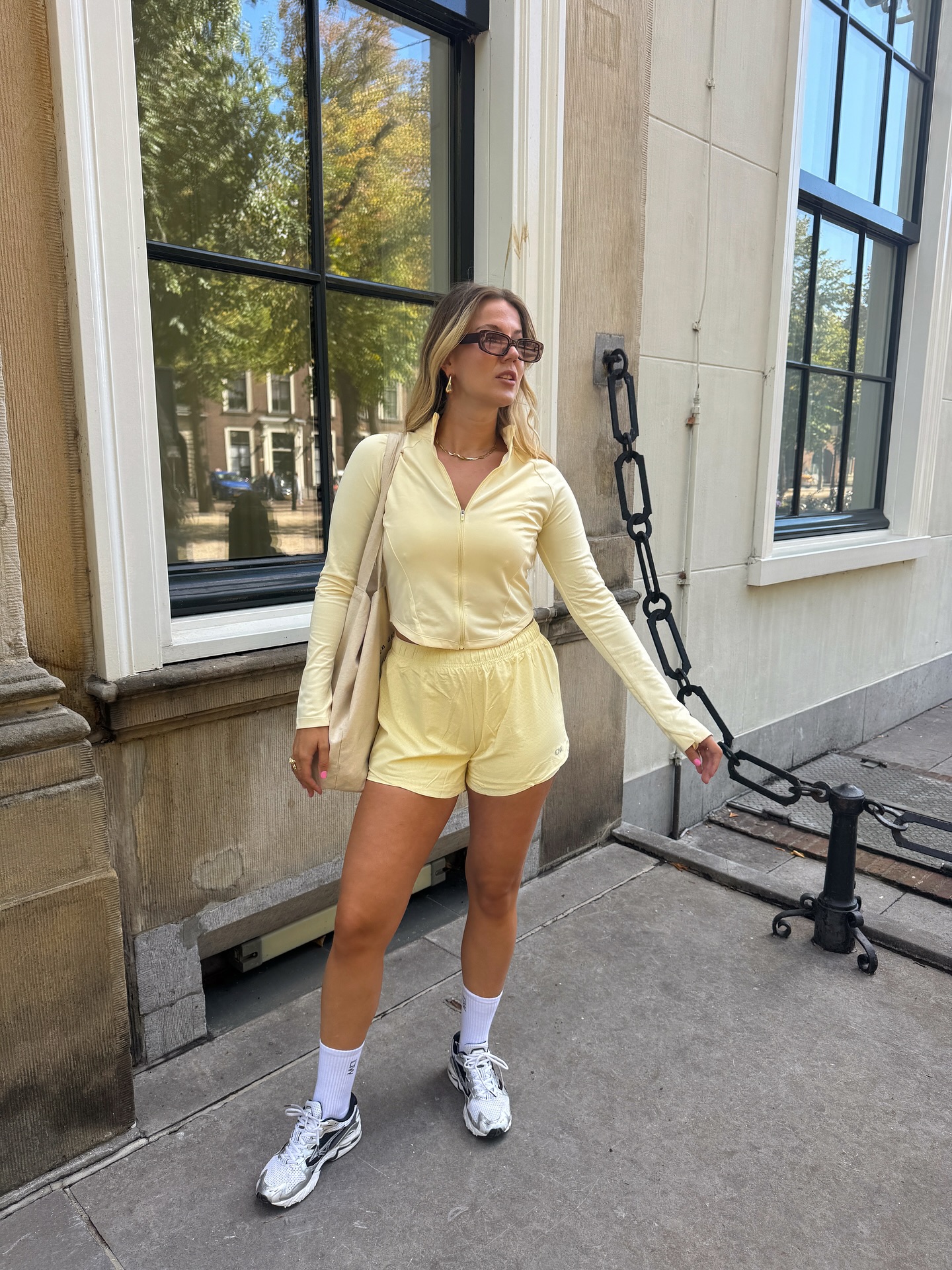 Instagram post by @lisahoogendoorn for Icaniwill. Caption reads: When your running fit serves fashion.....