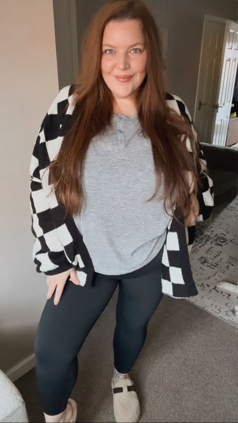 Instagram post by @kiri.siobaun for Halara. Caption reads: [...] them to be comfy and shaping. 

Ad| The....