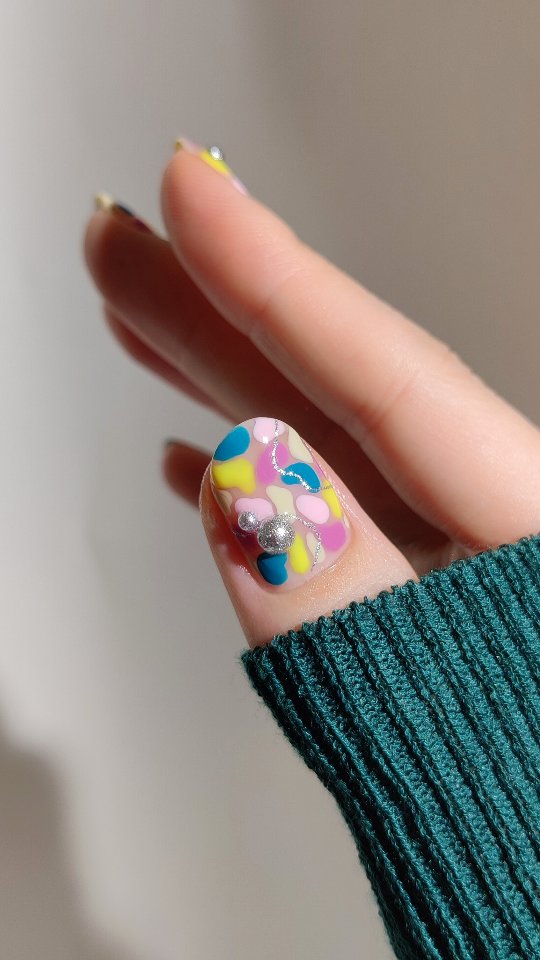 Instagram post by @maco_mani for BKIND. Caption reads: Spring mosaic💐✨

This is my right hand, created....