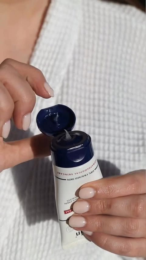 Instagram post by @simonescribes for Eucerin. Caption reads: [...] holy grail for all dry-skin needs 🙌🏻....