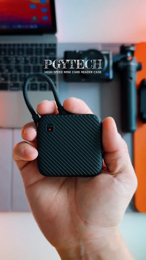 Instagram post by @pgytech.kr for PGYTECH. Caption reads: [...] 가볍게 ☁️ . 콘텐츠는 감성으로 만들고, 백업은 @pgytech.kr....
